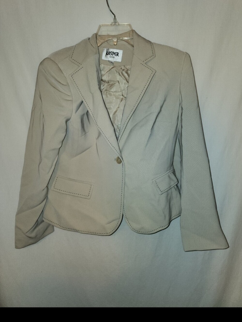 Kasper womens petite size 8 light tan black stitch trim blazer